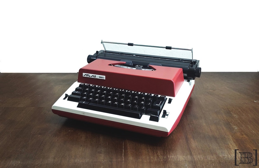 [TM00008] Maquina de escribir Atlas 8800 C
