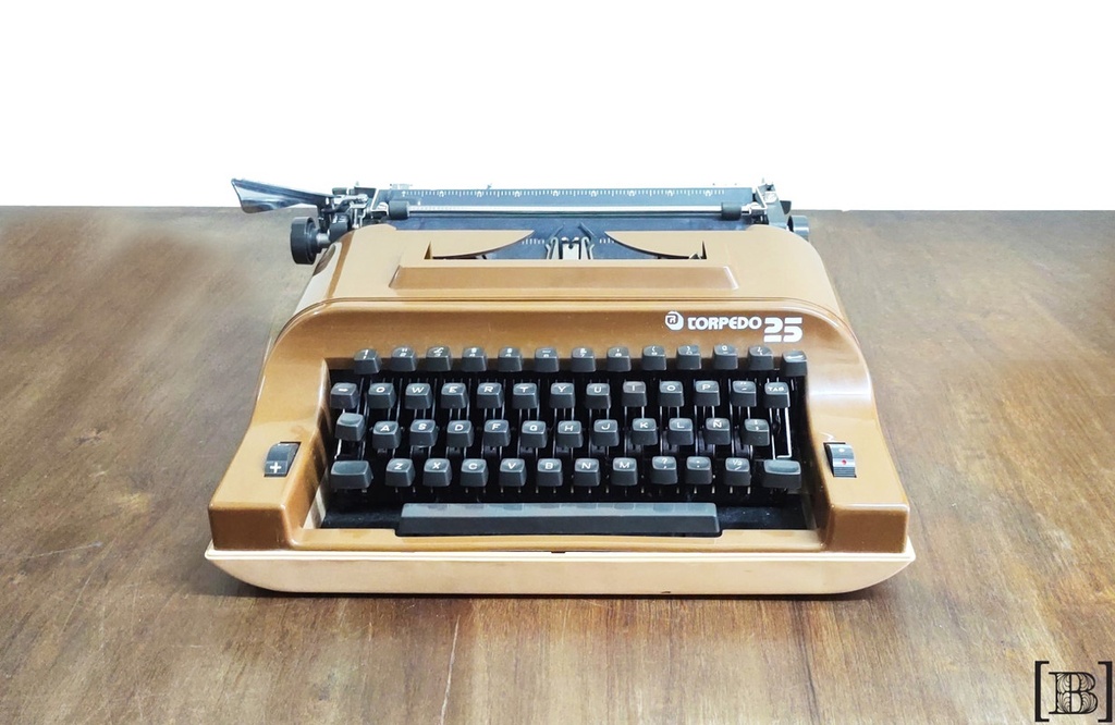 [TM00009] Máquina de escribir Remington Torpedo 25