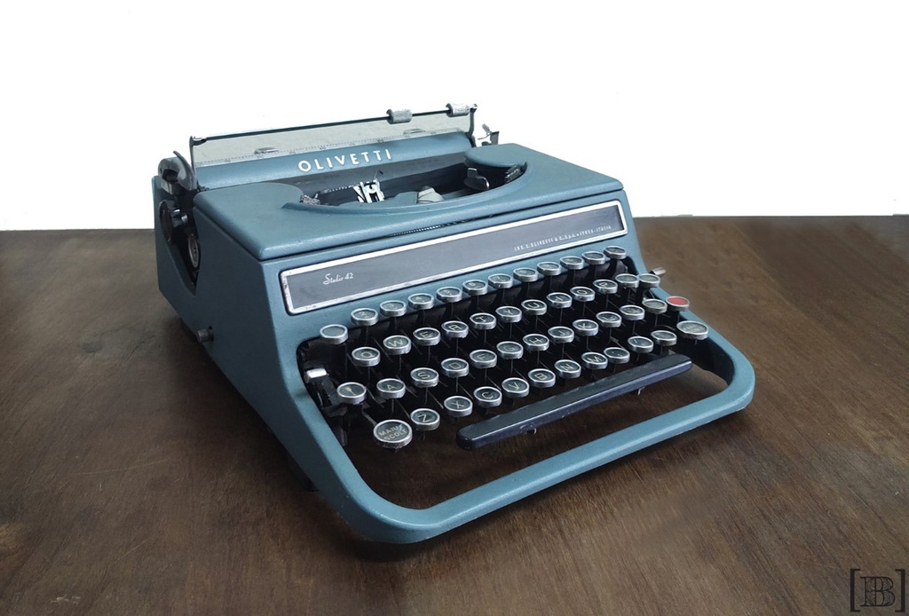 [TM00011] Maquina de escribir Olivetti Studio 42