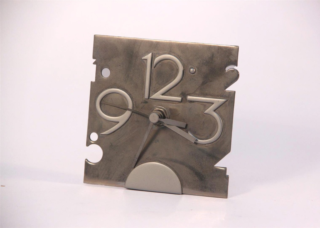 [TR00009] Reloj Metálico