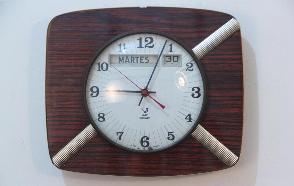[TR00013] Reloj de pared simil madera