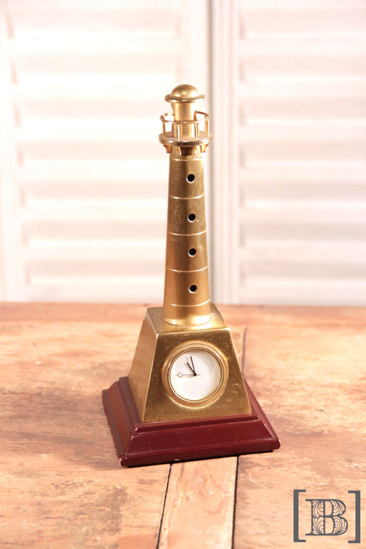 [TR00014] Reloj Faro de mesa