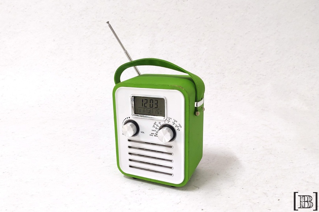 Radio despertador digital verde