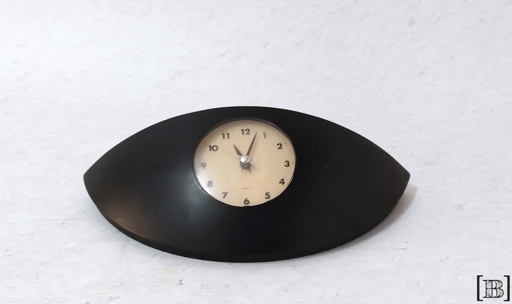 [TR00028] Reloj de mesa calculadora negro