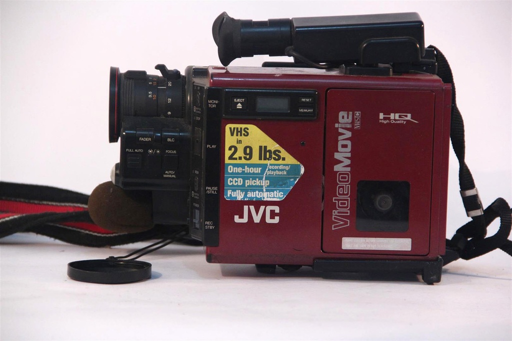 Cámara JVC VHS roja con valija de plástico