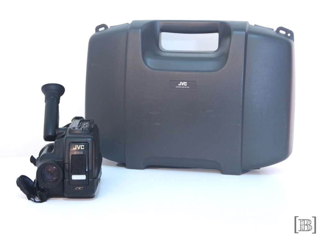 Camara de video Compact VHS JVC con maletín