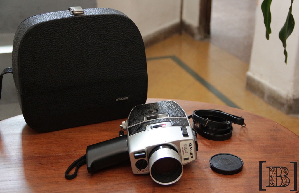 Cámara super 8 Bauer C2M con estuche