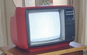 Televisión roja Toshiba