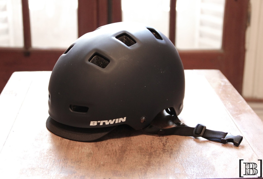 Casco azul ajustable