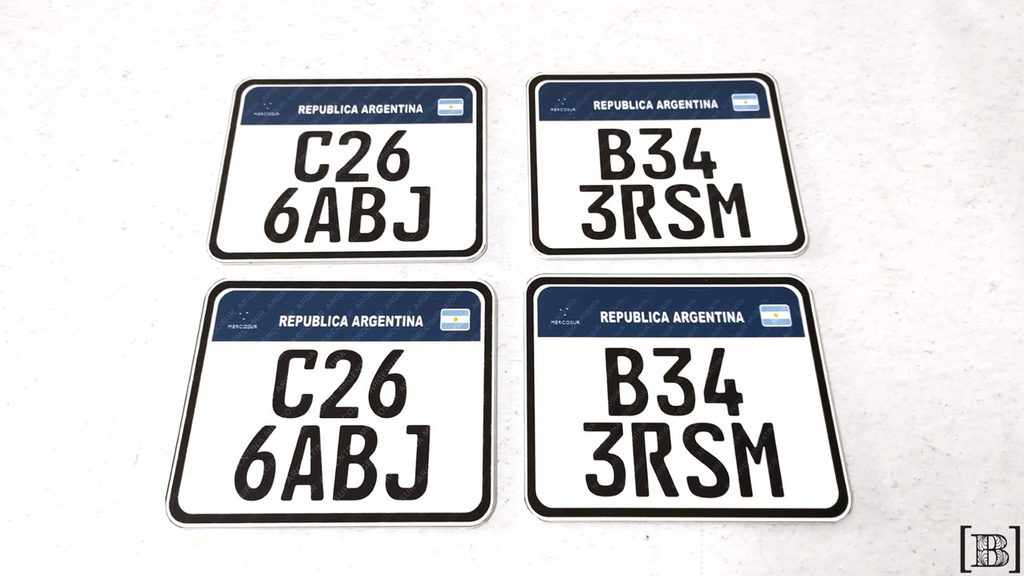 Patentes PVC moto (Hay un par)