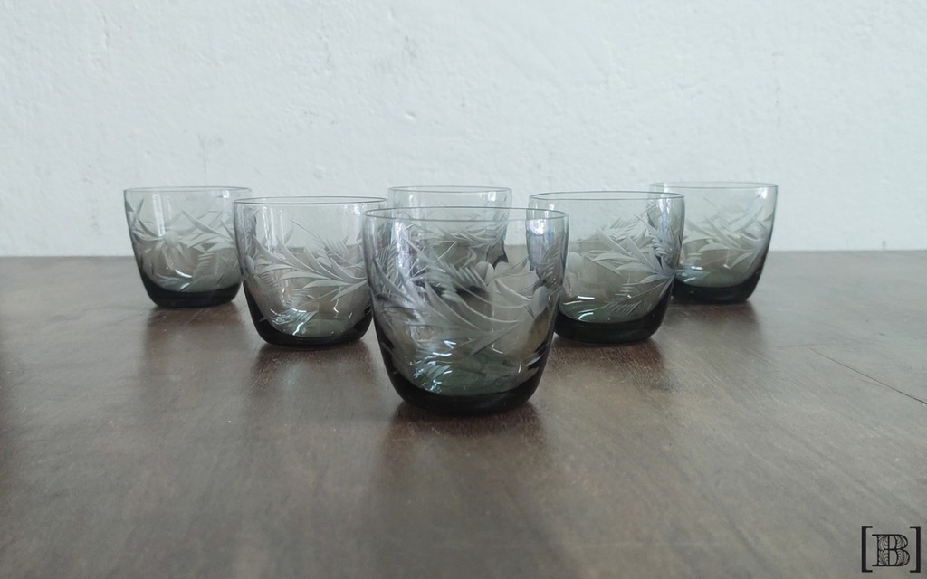 [VV00106] Vacitos de licor labrados cristal fumé x 4 unidades