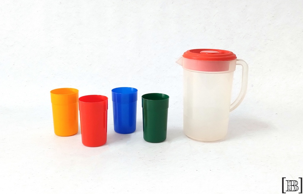 [VV00168] Jarra + 4 vasos plasticos colores