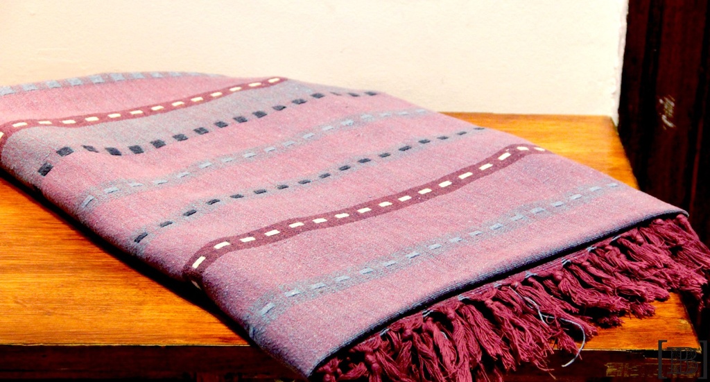 [XM00087] Cubrecama violeta con flecos