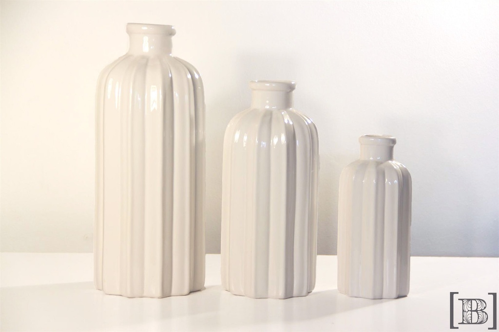 Jarrón cerámica faceteado blanco (Grande 13 x 13 x 32 h)