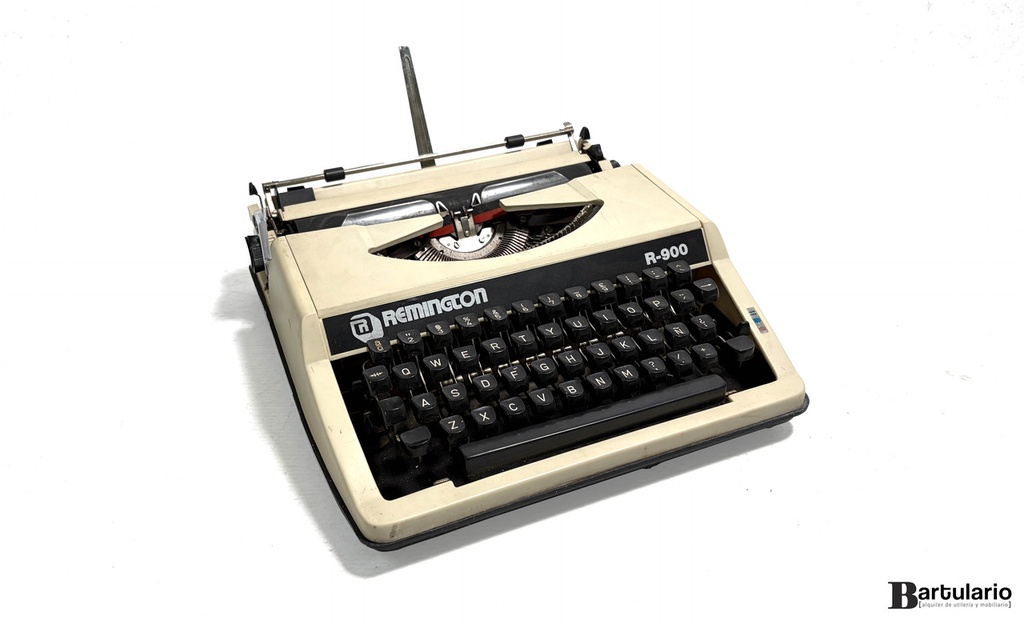 [TM00017] Máquina de escribir Remington  R -900