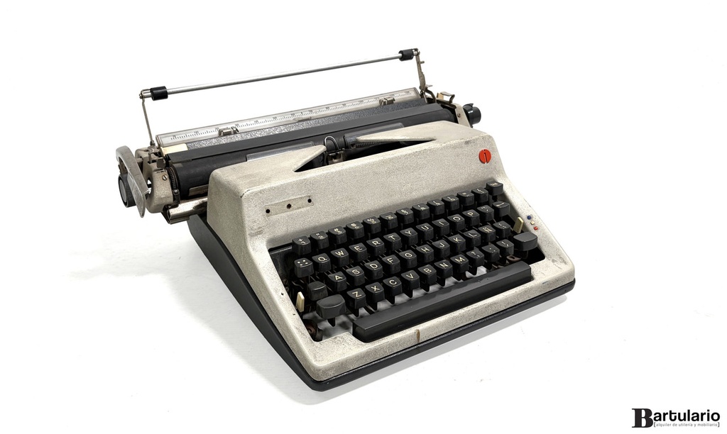 [TM00020] Máquina de escribir Olympia gris